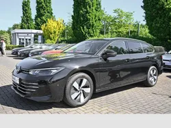 Grenadillschwarz metallic Gebraucht 2024 VW Passat Business Kombi | 33.880 €