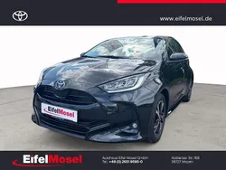 Schwarz Neu 2025 Toyota Yaris Hybrid Limousine | 27.990 € (Etwas zu teuer)