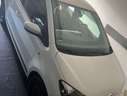 Weiß Gebraucht 2016 VW up! CLUB Kleinwagen | 6.200 € (Guter Preis)