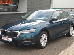 Modra lava/lava blau Gebraucht 2022 Skoda Octavia Ambition Limousine | 19.490 € (Fairer Preis)