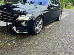 Schwarz Gebraucht 2017 Mercedes E220 AMG line Limousine | 28.000 € (Fairer Preis)