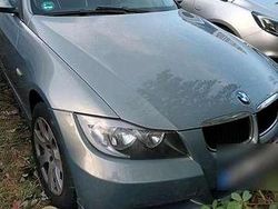 Silber Gebraucht 2006 BMW 318 Limousine | 3.900 € (Teuer)