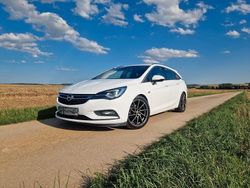 Weiß Gebraucht 2016 Opel Astra Dynamic Kombi | 8.500 € (Guter Preis)