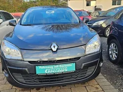 Grau Gebraucht 2011 Renault Mégane III Dynamique Limousine | 4.990 € (Fairer Preis)