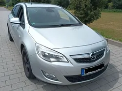 Silber Gebraucht 2012 Opel Astra Kombi | 2.300 € (Superpreis)