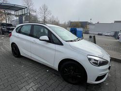Weiß Gebraucht 2015 BMW 218 Active Tourer Van / Kleinbus | 10.600 € (Fairer Preis)
