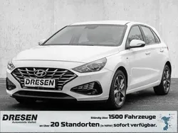 Weiss Gebraucht 2022 Hyundai i30 Trend Limousine | 18.490 € (Fairer Preis)