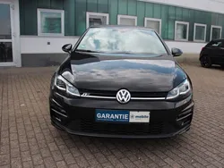 Schwarz Gebraucht 2017 VW Golf VII Highline Limousine | 17.200 € (Fairer Preis)