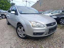 Silber Gebraucht 2007 Ford Focus Style Limousine | 1.950 € (Fairer Preis)