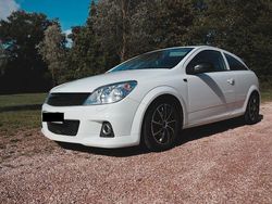 Weiß Gebraucht 2009 Opel Astra GTC Limousine | 2.750 € (Guter Preis)