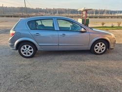 Grau Gebraucht 2004 Opel Astra Limousine | 1.400 € (Guter Preis)
