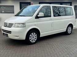 Grauweiss Gebraucht 2006 VW Caravelle S Van / Kleinbus | 7.980 €