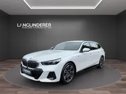 Weiß Gebraucht 2024 BMW 520 M Sport Kombi | 52.900 € (Superpreis)