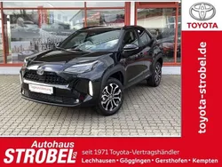Mysticschwarz mica Neu 2025 Toyota Yaris Cross Team SUV | 27.880 €