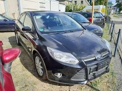 Schwarz Gebraucht 2012 Ford Focus Limousine | 6.350 €