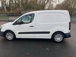 Weiß Gebraucht 2016 Citroën Berlingo Van / Kleinbus | 5.200 € (Guter Preis)