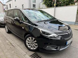Schwarz Gebraucht 2016 Opel Zafira Innovation Van / Kleinbus | 11.400 € (Fairer Preis)