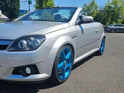 Silber Gebraucht 2005 Opel Tigra Cabrio | 5.000 €