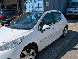 Weiß Gebraucht 2010 Peugeot 207 Premium Kleinwagen | 5.700 € (Fairer Preis)