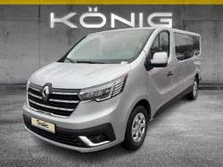 Highlandgrau metallic Gebraucht 2024 Renault Trafic Life Van | 41.097 € (Teuer)