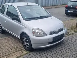 Grau Gebraucht 2002 Toyota Yaris | 1.450 € (Fairer Preis)