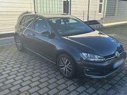 Schwarz Gebraucht 2016 VW Golf VII Allstar Kombi | 12.600 € (Fairer Preis)