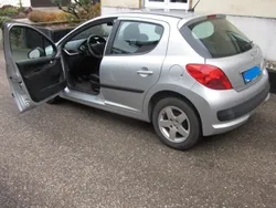 Grau Gebraucht 2008 Peugeot 207 Urban Move Kombi | 2.900 € (Fairer Preis)