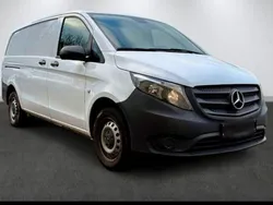 Weiß Gebraucht 2023 Mercedes Vito Van / Kleinbus | 26.590 €