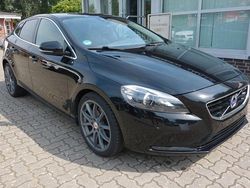 Schwarz Gebraucht 2014 Volvo V40 Momentum Kombi | 6.845 € (Guter Preis)