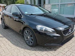 Schwarz Gebraucht 2014 Volvo V40 Momentum Kombi | 7.750 € (Fairer Preis)