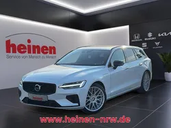 Weiß Gebraucht 2020 Volvo V60 R-Design Kombi | 29.399 € (Guter Preis)