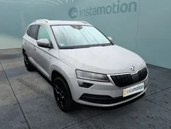 Grau Gebraucht 2020 Skoda Karoq Drive SUV | 23.288 € (Fairer Preis)