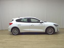 Weiss Gebraucht 2021 Ford Focus Titanium Limousine | 11.180 € (Superpreis)