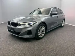 Grau Gebraucht 2023 BMW 318 Shadowline Limousine | 27.999 € (Fairer Preis)