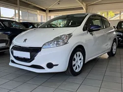 Weiß Gebraucht 2015 Peugeot 208 Kleinwagen | 5.490 € (Fairer Preis)