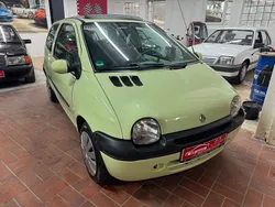 Grün Gebraucht 2006 Renault Twingo Elysee Kleinwagen | 1.990 € (Etwas zu teuer)