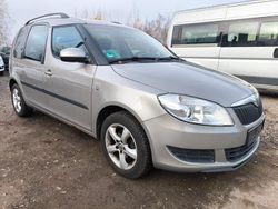 Beige Gebraucht 2012 Skoda Roomster Family Van / Kleinbus | 3.890 € (Guter Preis)
