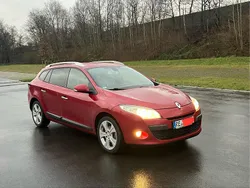Rot Gebraucht 2010 Renault Mégane GrandTour Kombi | 3.000 € (Fairer Preis)