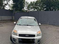 Silber Gebraucht 2011 Ford Fusion Kleinwagen | 2.000 €