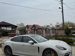 Weiß Gebraucht 2018 Porsche Panamera Turbo S Executive Limousine | 77.000 €