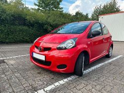 Rot Gebraucht 2009 Toyota Aygo City Kleinwagen | 1.950 € (Fairer Preis)
