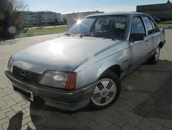 Blau Gebraucht 1984 Opel Rekord Limousine | 4.700 €