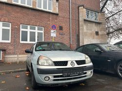 Grau Gebraucht 2002 Renault Clio II Kleinwagen | 400 € (Superpreis)