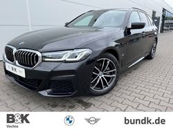 Schwarz metallic black sapphire metallicschwarz Gebraucht 2021 BMW 520 M Sport Kombi | 52.730 €