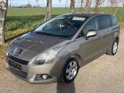 Grau Gebraucht 2012 Peugeot 5008 Active Van / Kleinbus | 5.700 € (Fairer Preis)