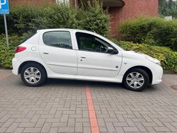 Weiß Gebraucht 2013 Peugeot 206+ Kleinwagen | 2.999 €