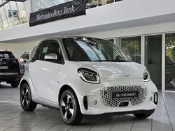 Weiß Gebraucht 2024 Smart ForTwo Electric Drive Passion Coupé | 17.350 € (Etwas zu teuer)