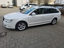 Weiß Gebraucht 2012 Skoda Superb Elegance Kombi | 7.100 € (Fairer Preis)