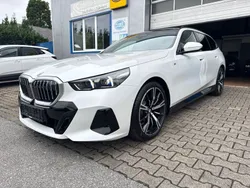 Weiß Gebraucht 2024 BMW 520 M Sport Limousine | 58.999 € (Fairer Preis)