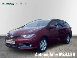 Rot Gebraucht 2019 Toyota Auris Team Kombi | 14.950 € (Fairer Preis)